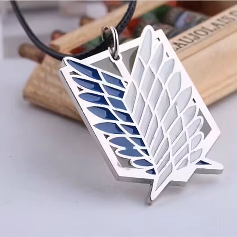 Attack on Titan -kaulakoru – hopeinen Anime-kaulakoru hopeariipuksella Attack on Titan