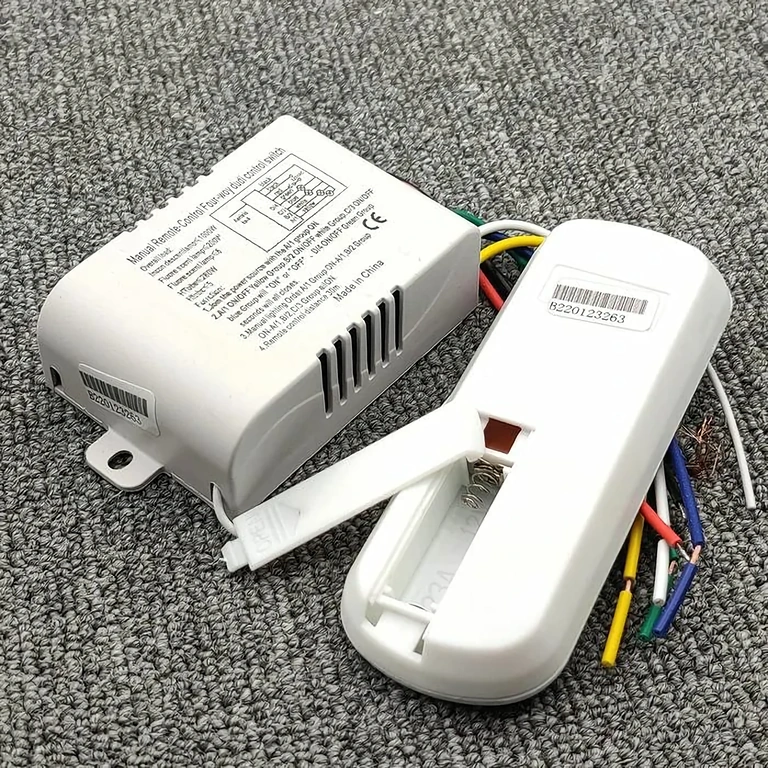 Kaukosäätökytkin kattovalaisimille Kattokruunun kauko-ohjaus