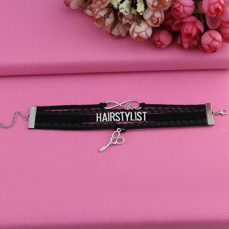 Musta nahkarannekoru – barbershop-tyyli Nahkarannekoru urbaaniin tai ammatilliseen barbershop-asuvalintaan