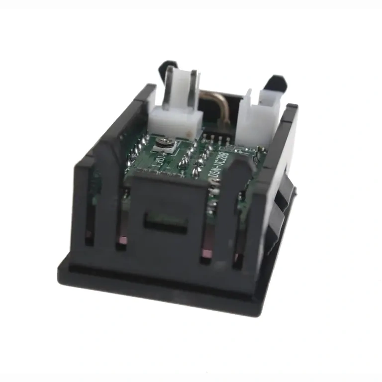 Virran ja jännitteen seurantalaitteisto DC jännite- ja virtamittari piirikontrolliin