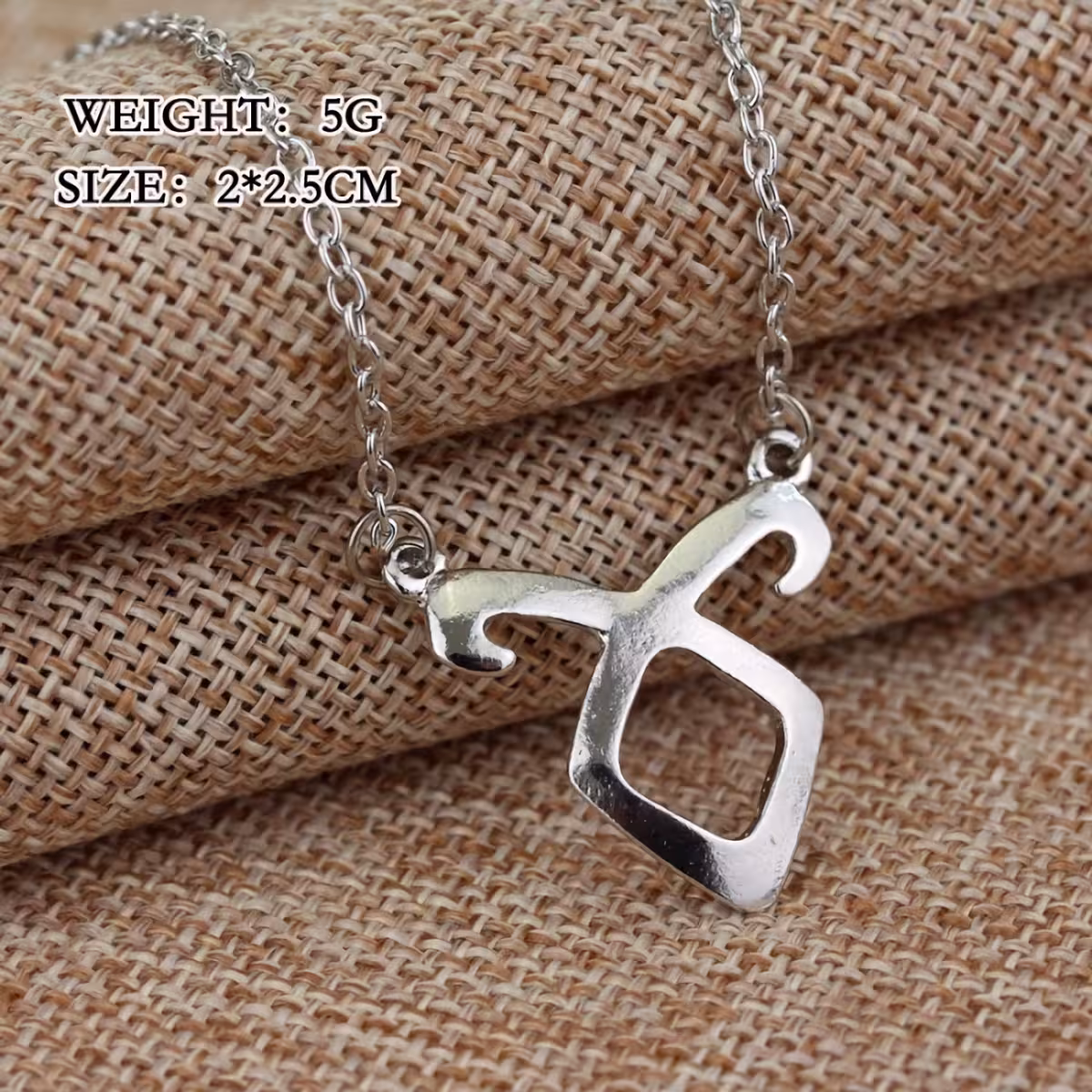 Hopeinen fantasia-koru inspiroitunut Shadowhuntereista ja City of Bonesista