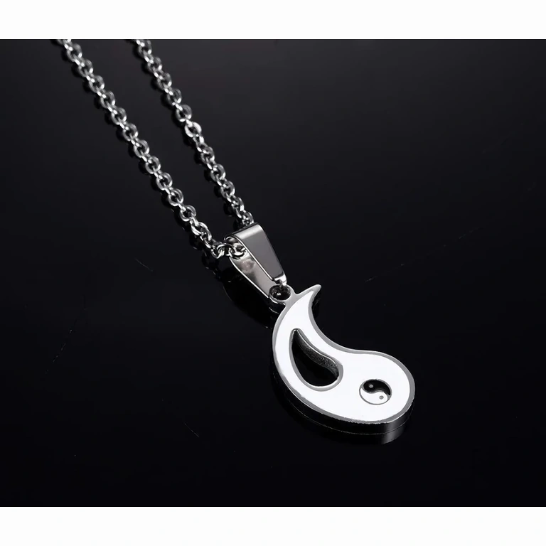 Yin ja Yang riipuspari – kaksi puolikasta Yin Yang -medaljonki kahdelle henkilölle