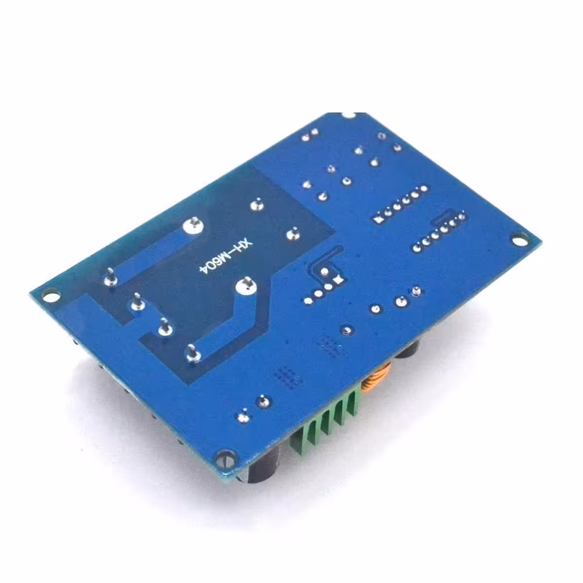 Jänniterajoitusmoduuli aurinkopaneeleille ja akkuille