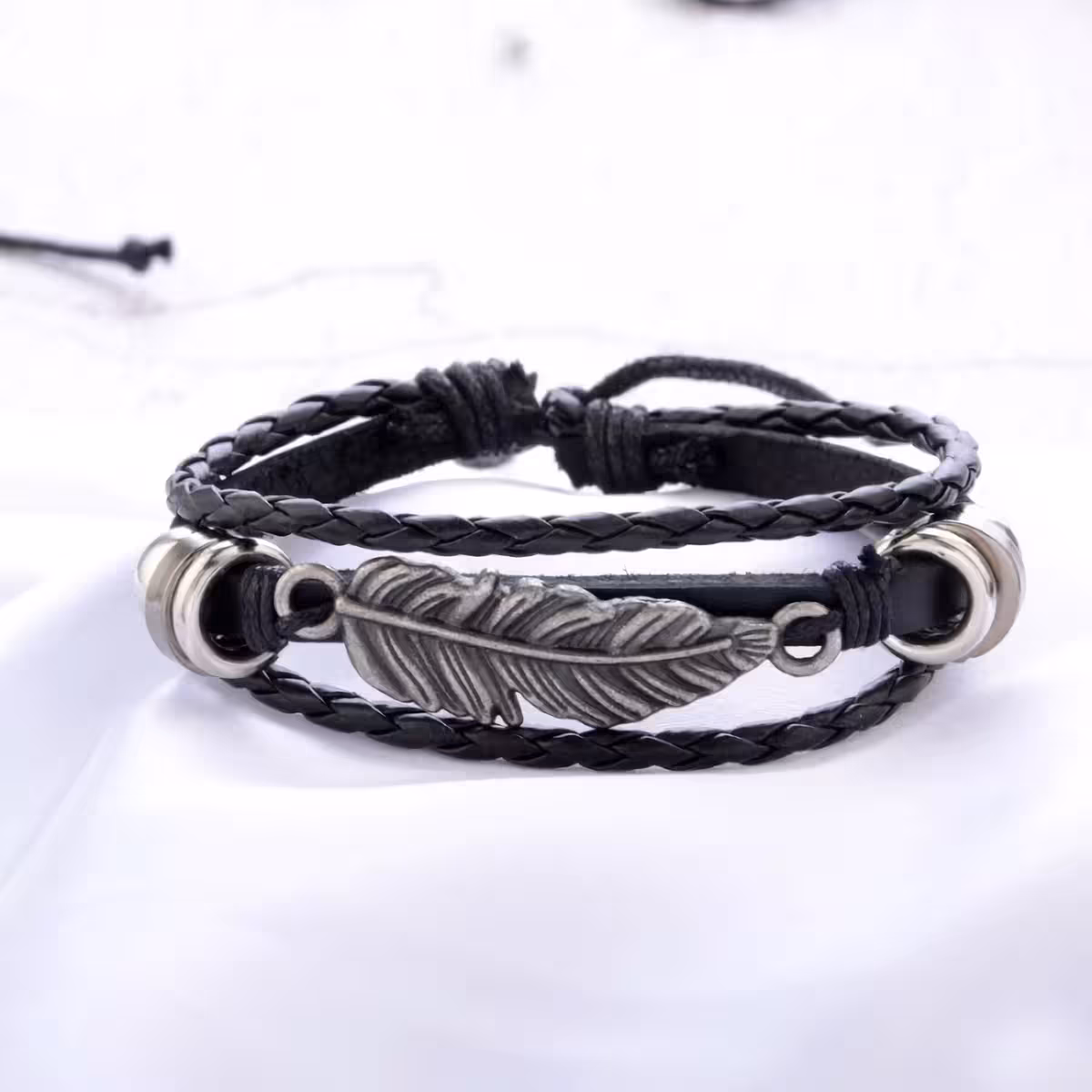 Vintage/boho-tyyliset miesten asusteet – kestävää nahkaa