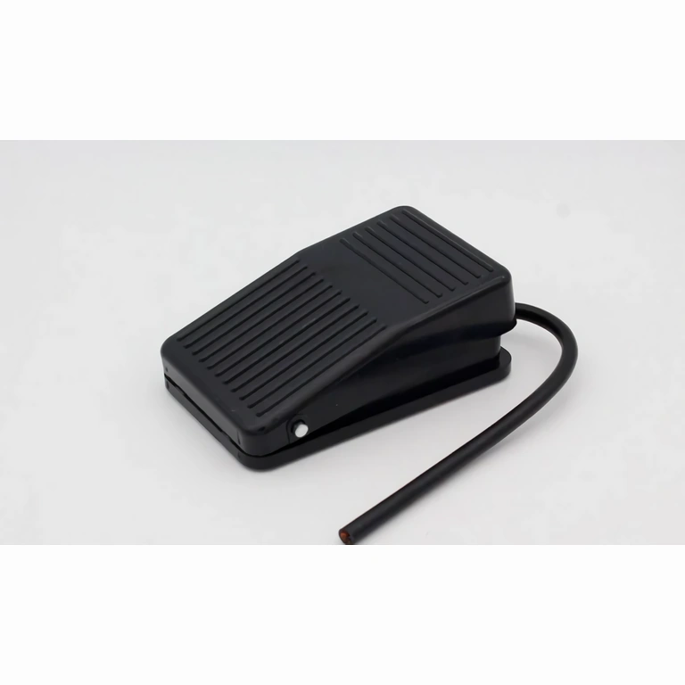 Sähköinen jalkapoljin käsien vapaaseen ohjaukseen