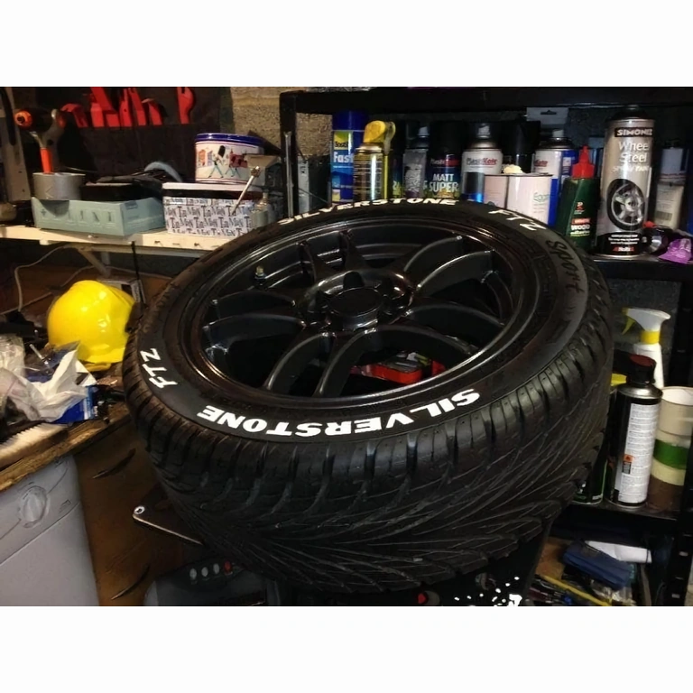 Pyöreäkärkinen valkoinen merkkauskynä Valkoinen merkkauskynä 2 mm kärjellä