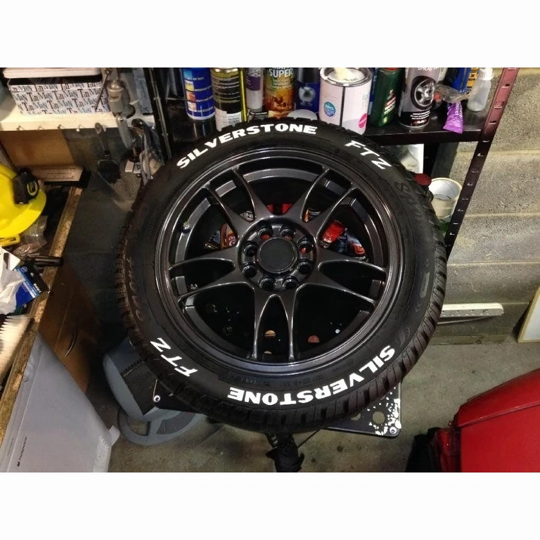 Renkaiden valkoinen merkkauskynä Kestävä valkoinen merkkauskynä renkaiden sivuille