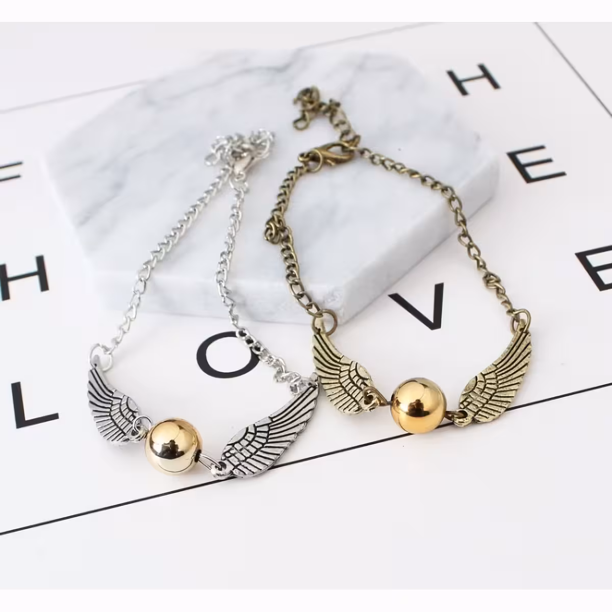 Tyylikäs rannekoru Harry Potterin Kuoleman Varjelusten symbolilla