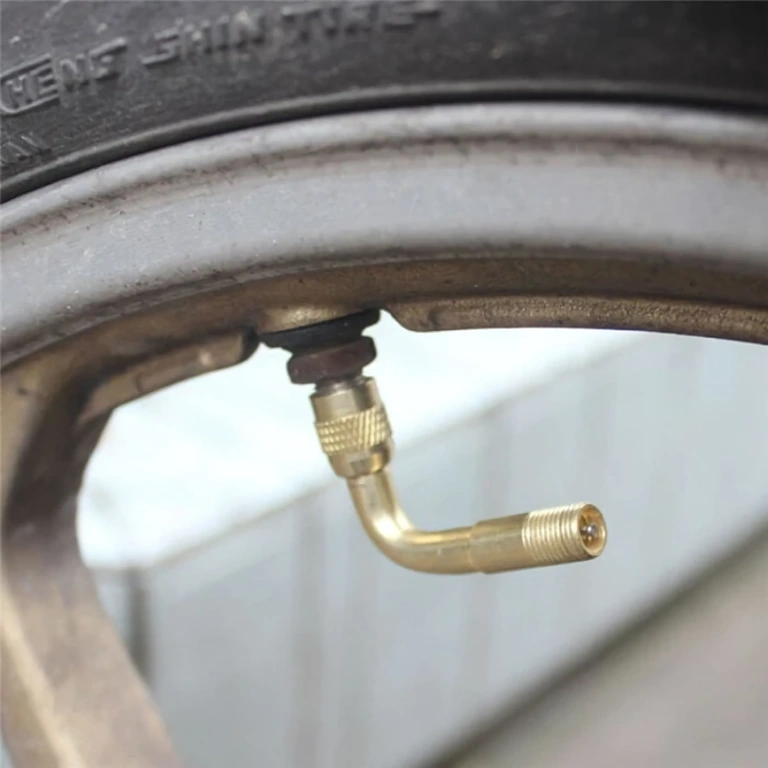 Kulmikas jatko renkaiden helppoon täyttöön