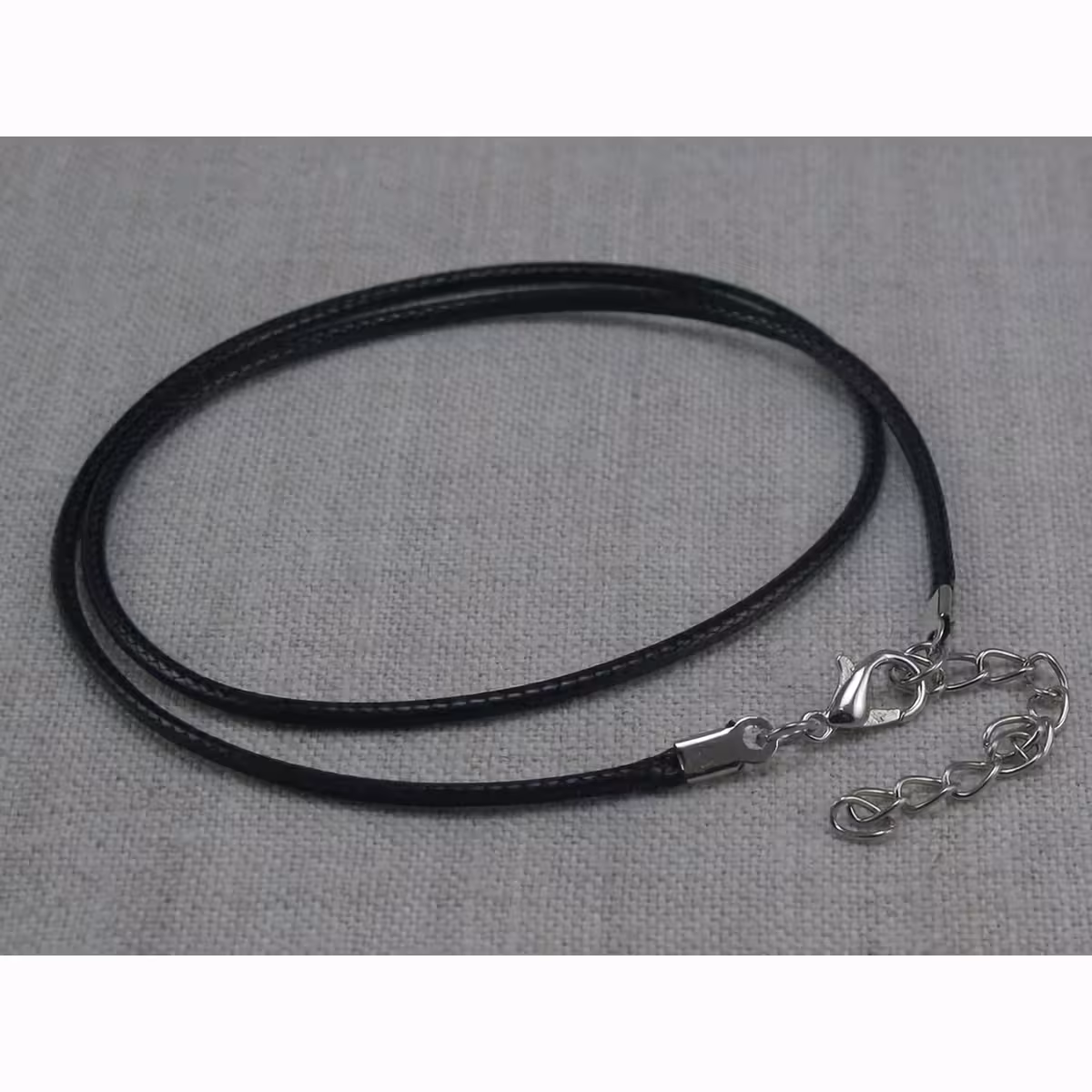 Ruusukvartsiriipus nahkanauhalla – lempeä ja suojaava energia