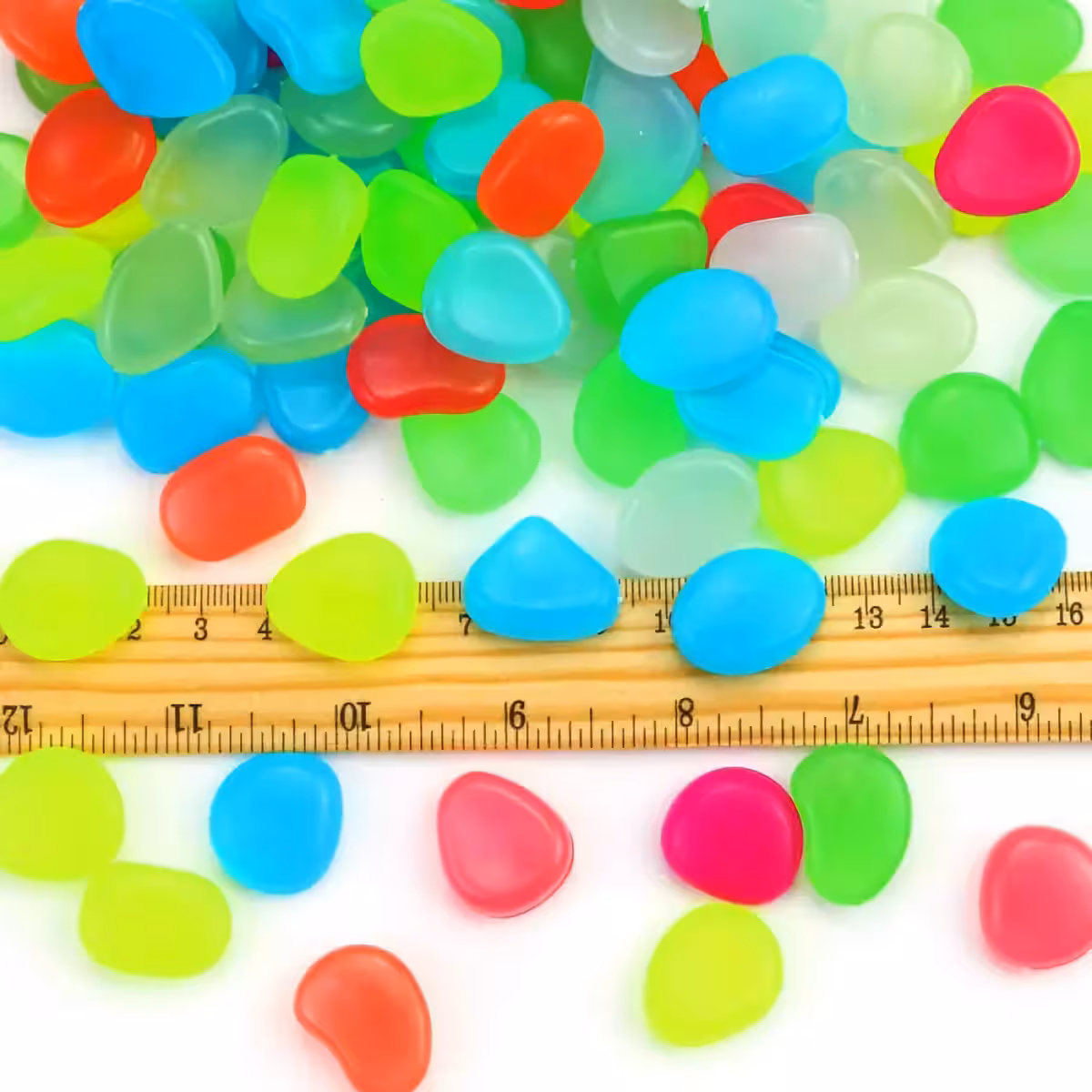 Hartsikivet fotoluminisenssipigmentillä