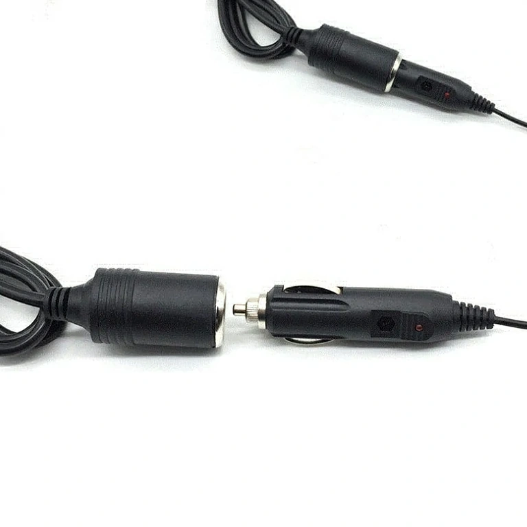 12V 10A autokäyttöinen tupakansytytinmuunnin 220V–12V muunnin tupakansytytinpistorasialla, 10A, 120W