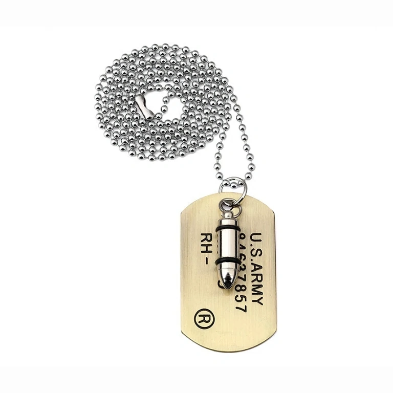70 cm pitkä ketju luotiriipuksella ja dog tag -levyllä