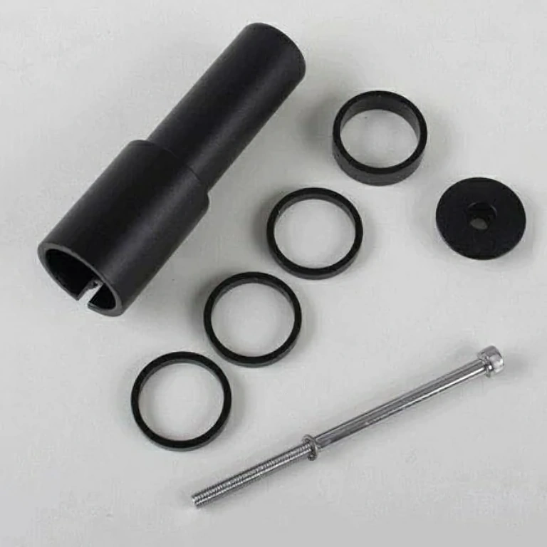 Mustan alumiinin ohjaustangon jatke – helppo asennus Musta seosmetallinen ohjaustangon nostaja – universaali