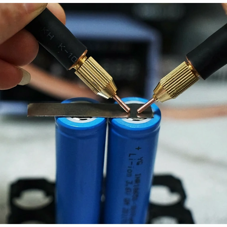 800A pistehitsauslaite Li-Ion ja Ni-CD akuille