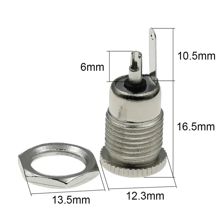 Naispuolinen DC-adapteri johdon liittämiseen eri laitteisiin