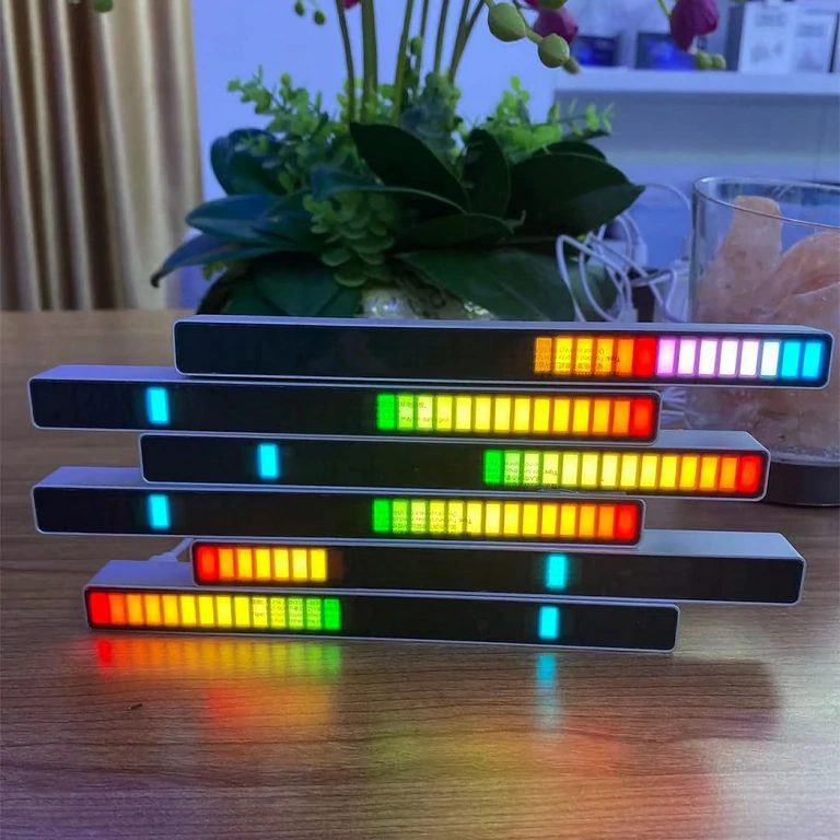 RGB LED-palkki sisäkoristeeseen, valo musiikin mukaan