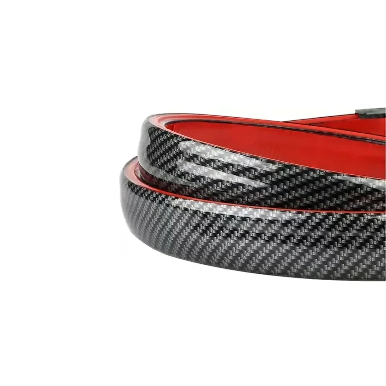 Spoileri hiilikuitumaisella pinnalla ja LED-jarruvalolla