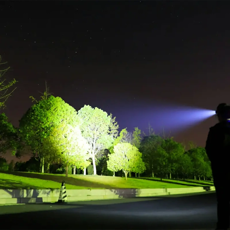 Tehokas LED-otsalamppu ulkoiluun LED-otsalamppu retkeilyyn, kalastukseen ja vaellukseen