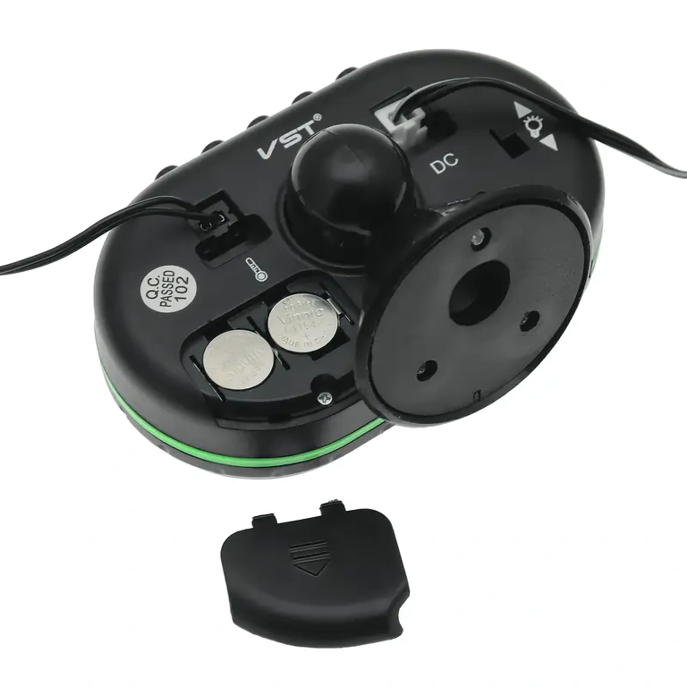 Digitaalinen voltimetri lämpötilasensorilla autoon