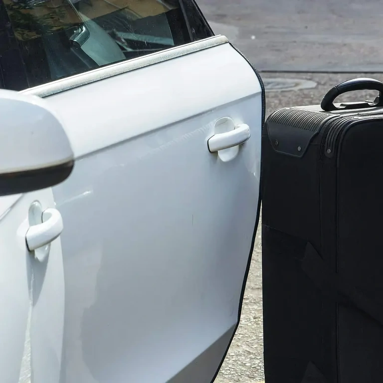 Kumitiiviste auton ovien sivusuojaan Kumitiivistenauha auton ovien sivusuojaan