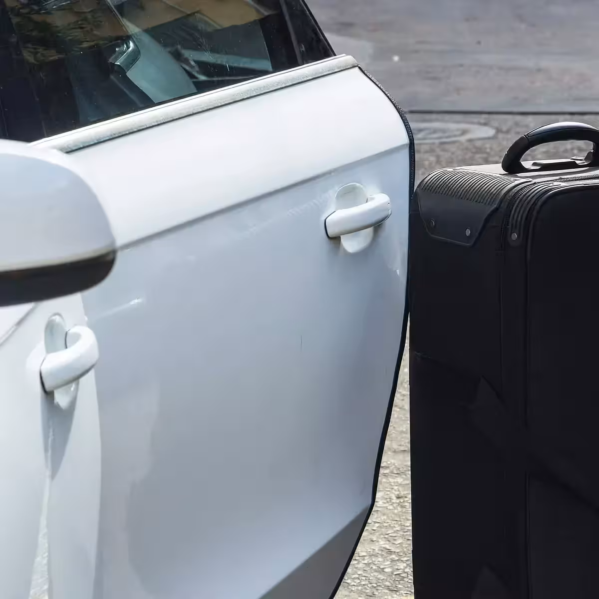 Kumitiivistenauha auton ovien sivusuojaan