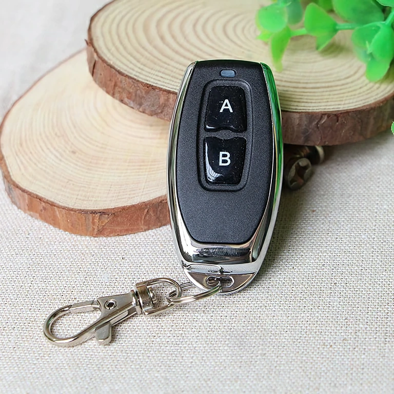 Pieni ja kevyt kaukosäädin automaatiojärjestelmiin