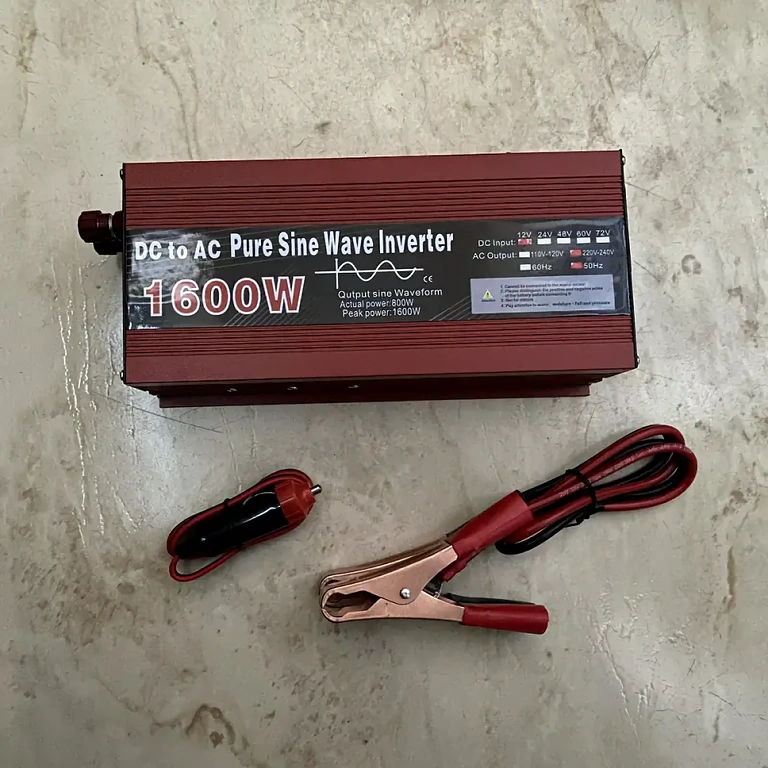 12V–>220V invertteri akkuklemmillä Täydellinen paketti kaapeleilla ja liittimillä