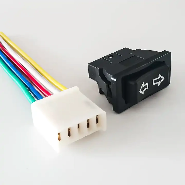 Moottorin suunnanvaihtokytkin 20A 3-asentoinen kytkin palautuksella, nimellisvirta 20A