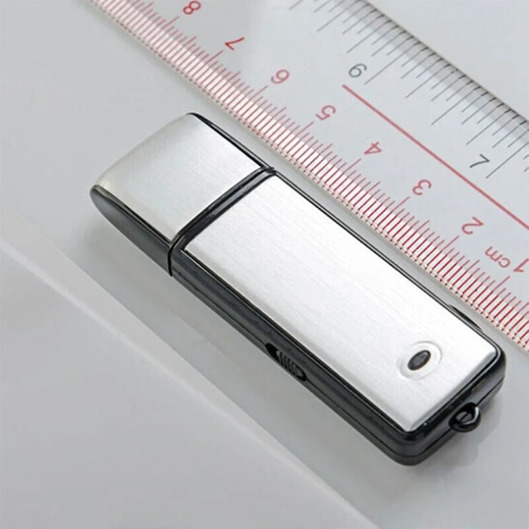 Häveliäs USB-tikku äänityksiin Salainen USB-tikku LED-merkillä