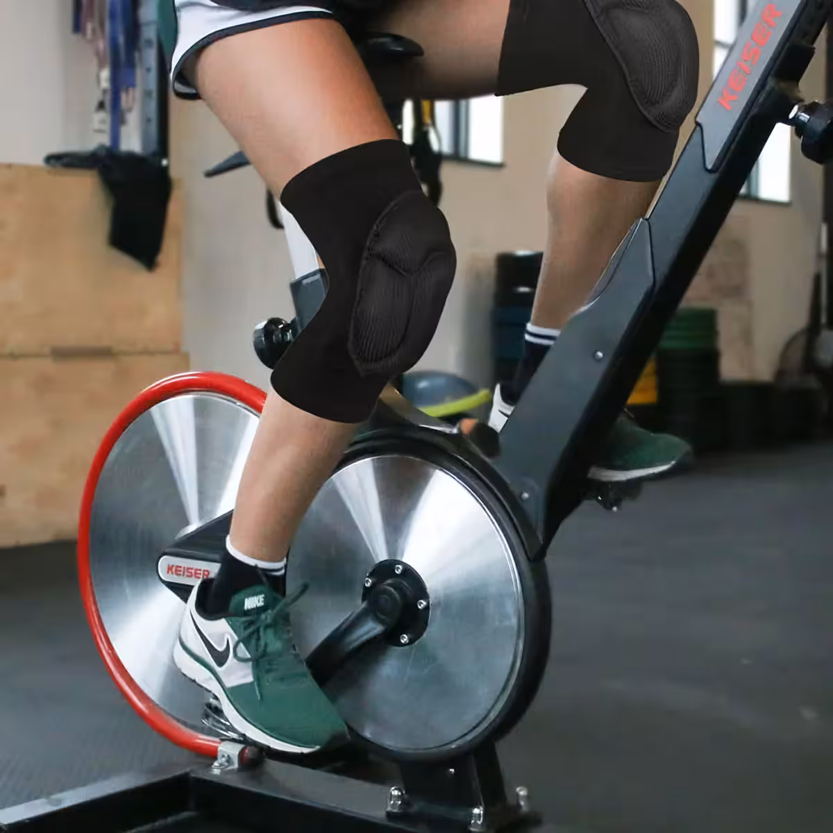 Polvisuoja tanssiin, käsipalloon, lentopalloon, juoksuun ja pyöräilyyn