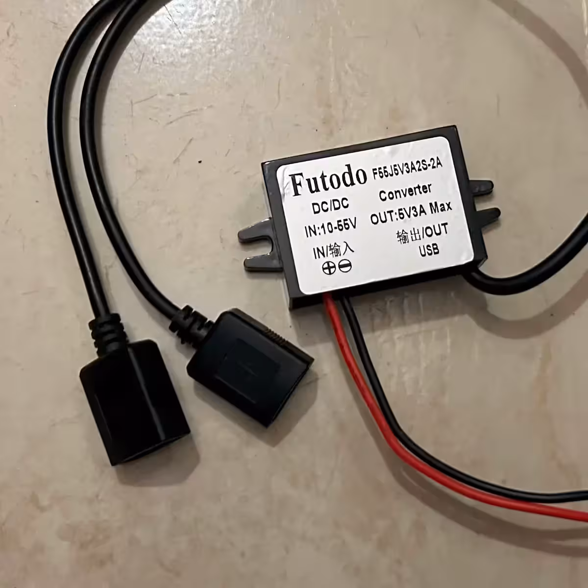 Kaksois-USB-portit samanaikaiseen lataukseen 5V 3A