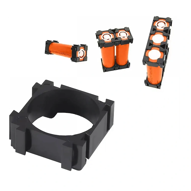 Lähikuva yhdestä 18650-solun modulaaritelineestä