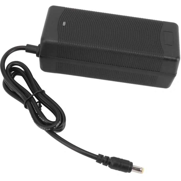 Sähköajoneuvojen laturi 48V–54,6V 2A laturi potkulaudoille, sähköpyörille ja skoottereille, suojaus ja LED-indikaattori