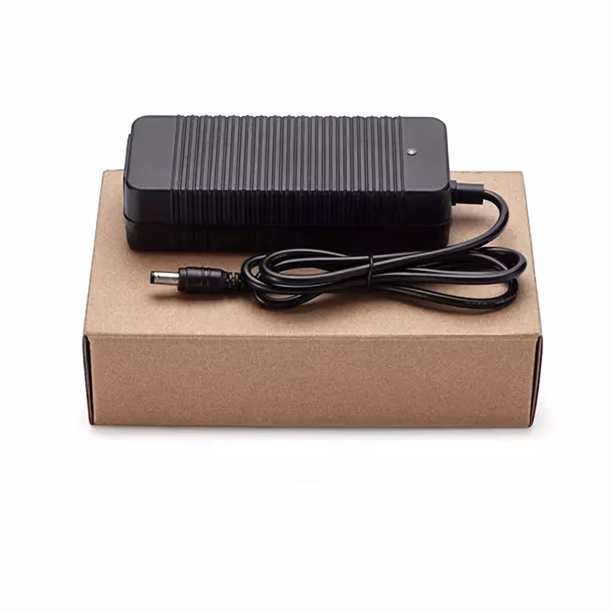 24V Li-Ion 2A laturin alkuperäinen pakkaus potkulaudoille ja pyörille