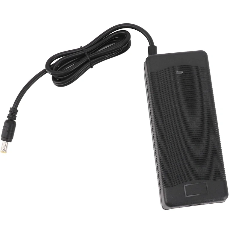 21V DC 2,1×5,5 mm liitin DC 2,1×5,5 mm liitin 21V 2A Li-Ion laturille – yhteensopiva 18V Li-Ion akkujen ja kannettavien sähkötyökalujen kanssa