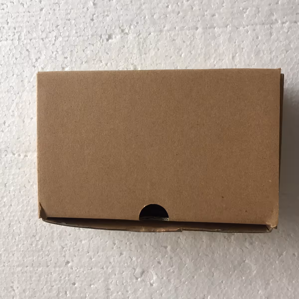 21V 2A Li-Ion laturin alkuperäinen pakkaus DC 2,1×5,5 mm liittimellä, ihanteellinen sähkötyökaluille ja kannettaville laitteille