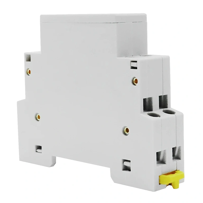 Jännitemittari asennettuna DIN-kiskoon sähköpaneelia varten