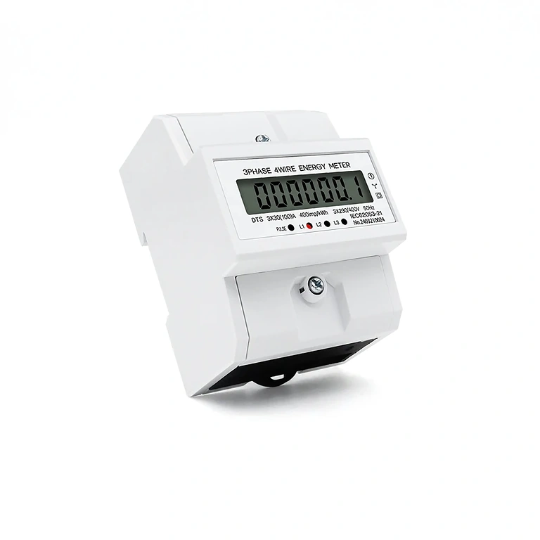 Sivukuva digitaalisen kolmivaihemittarin asennuksesta paneelissa