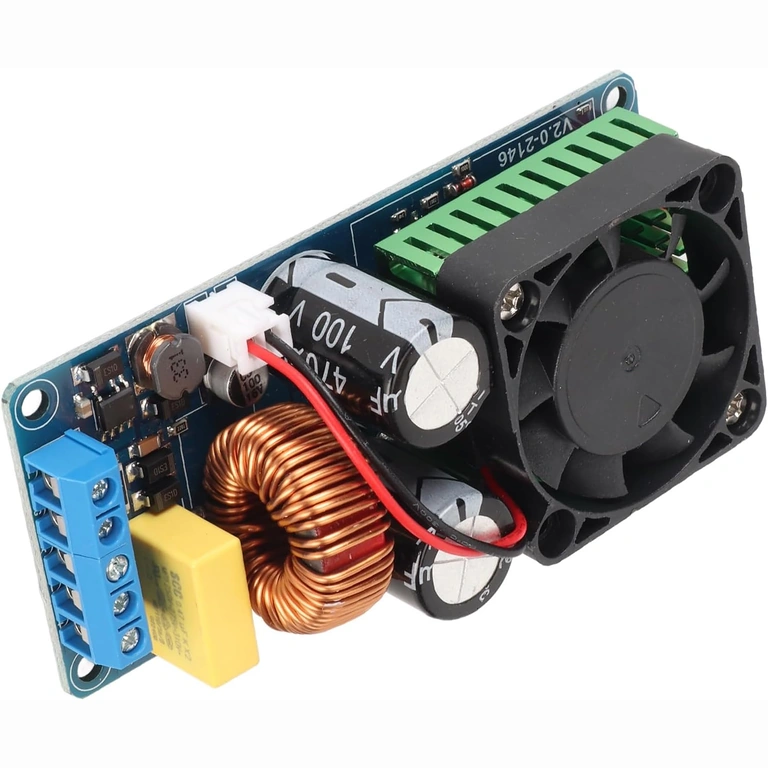 Mono 500W vahvistimen piirilevyn yksityiskohta