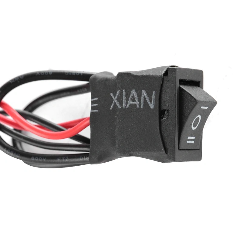 Suunnanvaihtonäppäin – lähikuva Moottorin suunnan käännön nappi DC-ohjaimessa