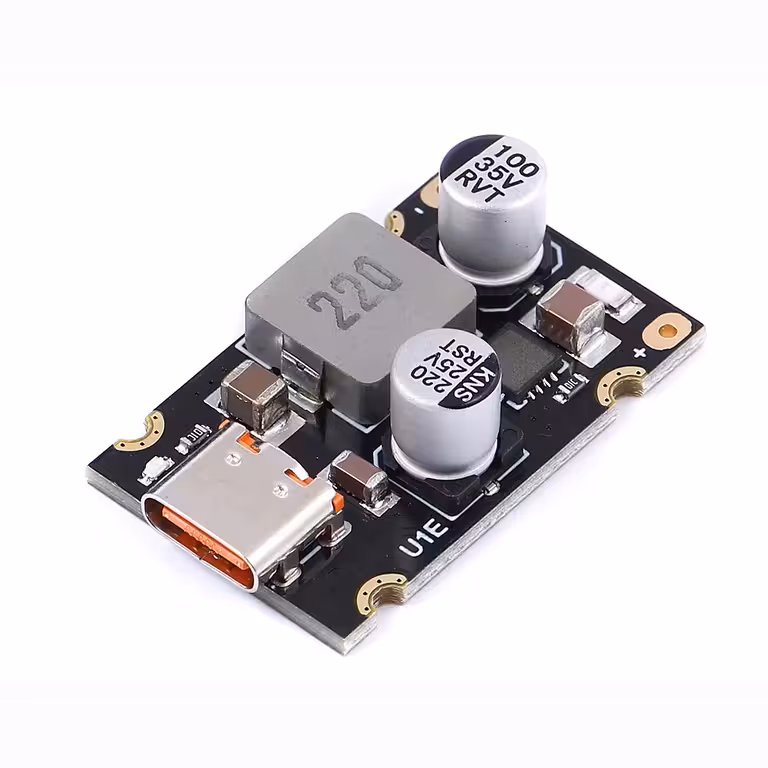 USB-C PD 65W -moduulin etunäkymä liittimellä