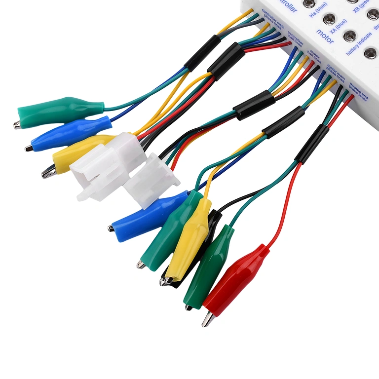 Moottorin vaihejohtimet kytkettynä yleistesteriin