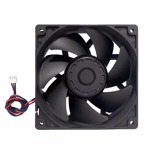 Etunäkymä 120x120 mm 24V aksiaalituulettimesta